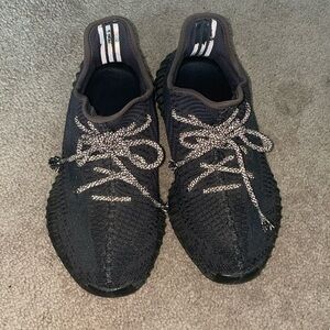 all black yeezy boost 350 V2 🖤